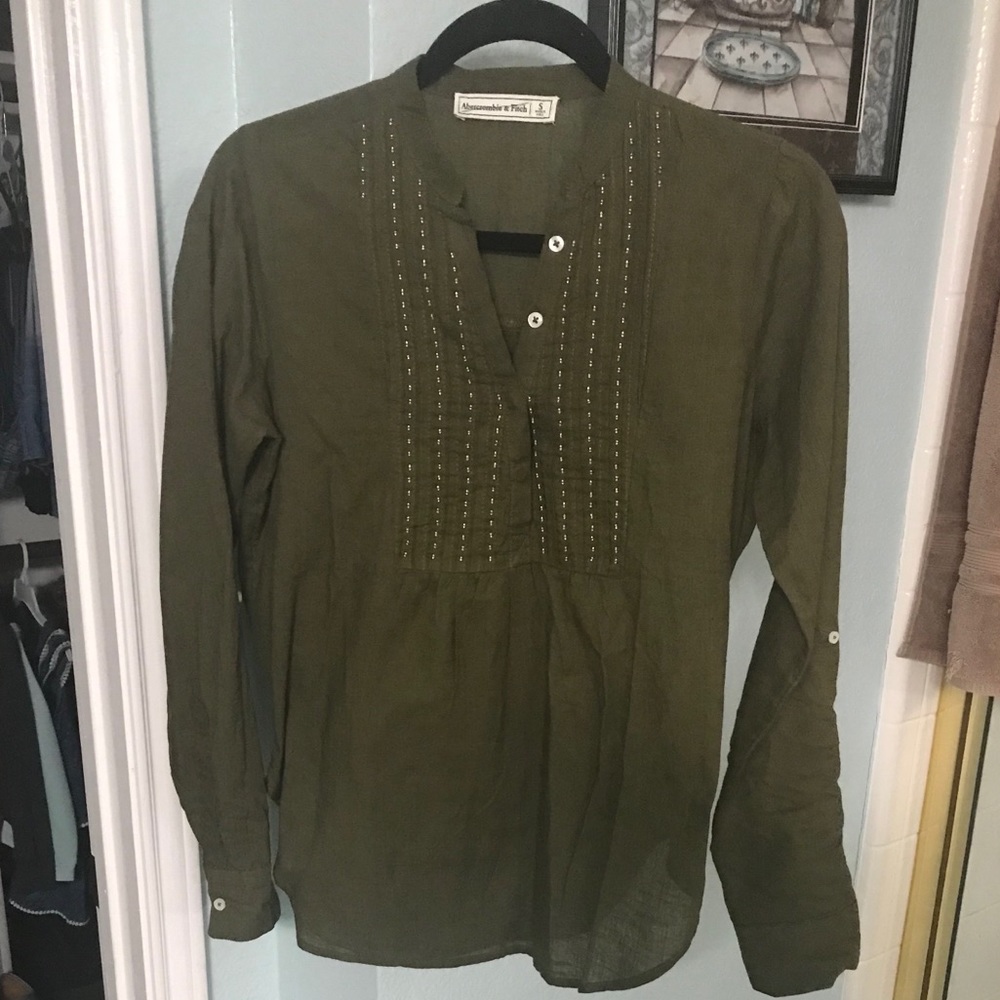 NEVER WORN A&F Women’s Long sleeve flowy shirt